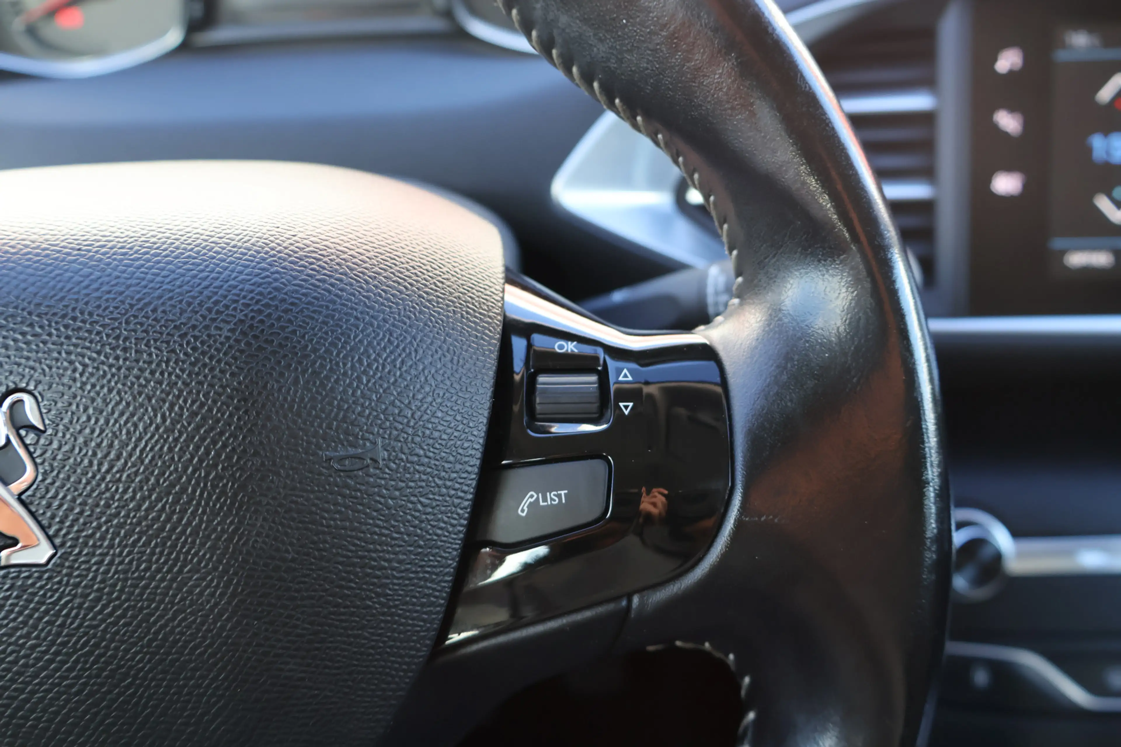 Peugeot 308 1.6 BlueHDi Blue Lease — photo 13