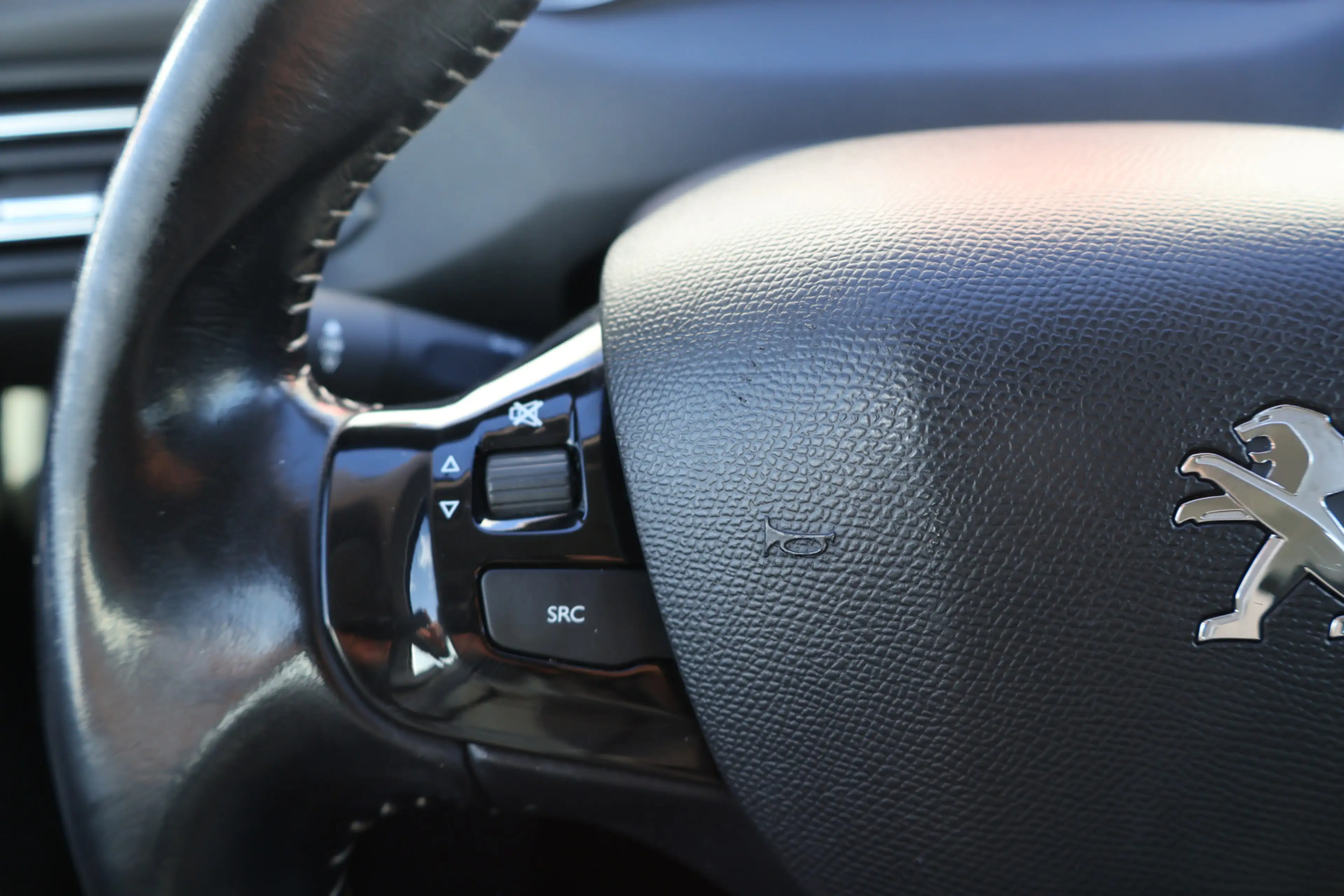 Peugeot 308 1.6 BlueHDi Blue Lease — photo 12
