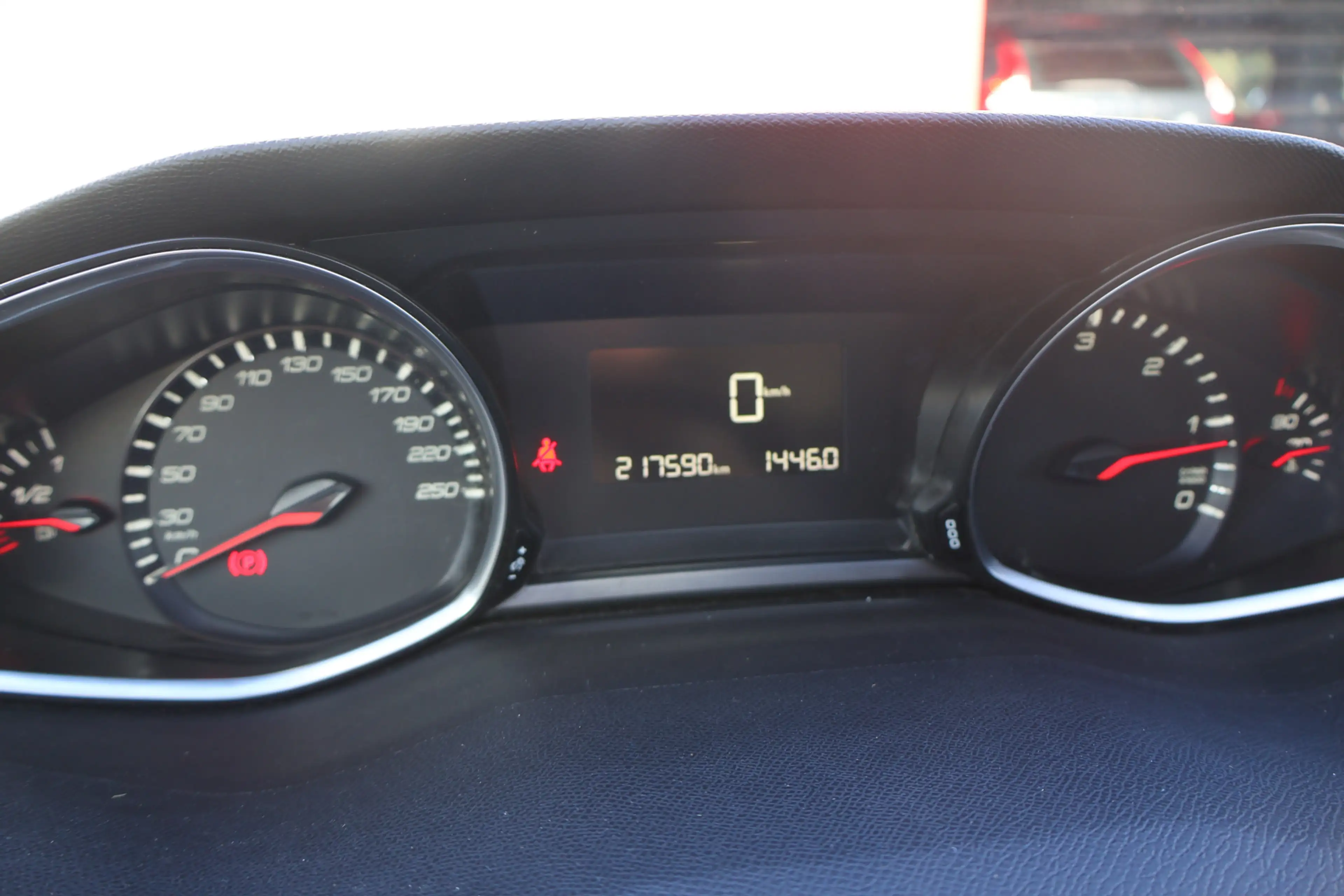 Peugeot 308 1.6 BlueHDi Blue Lease — photo 8