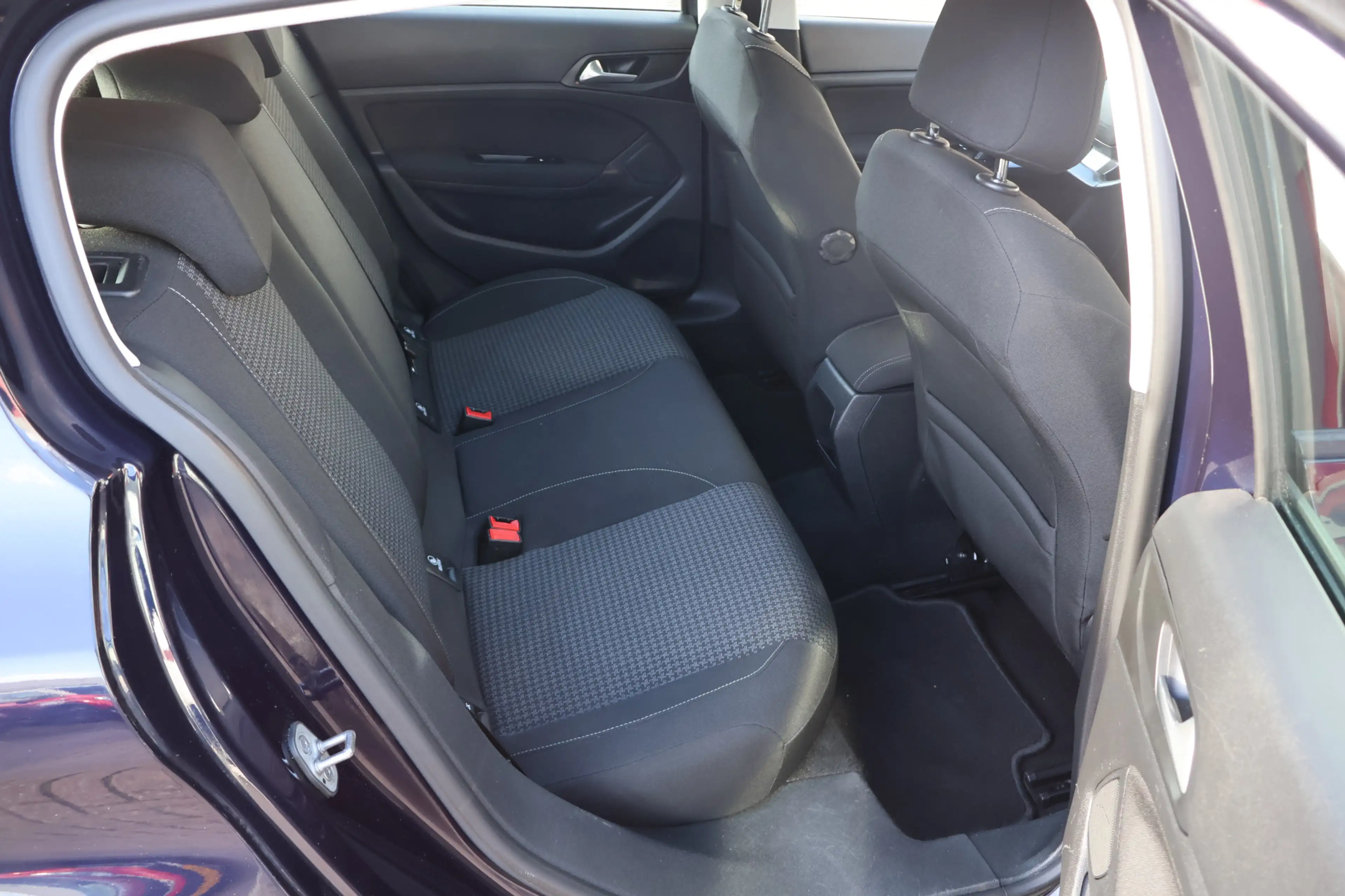 Peugeot 308 1.6 BlueHDi Blue Lease — photo 16