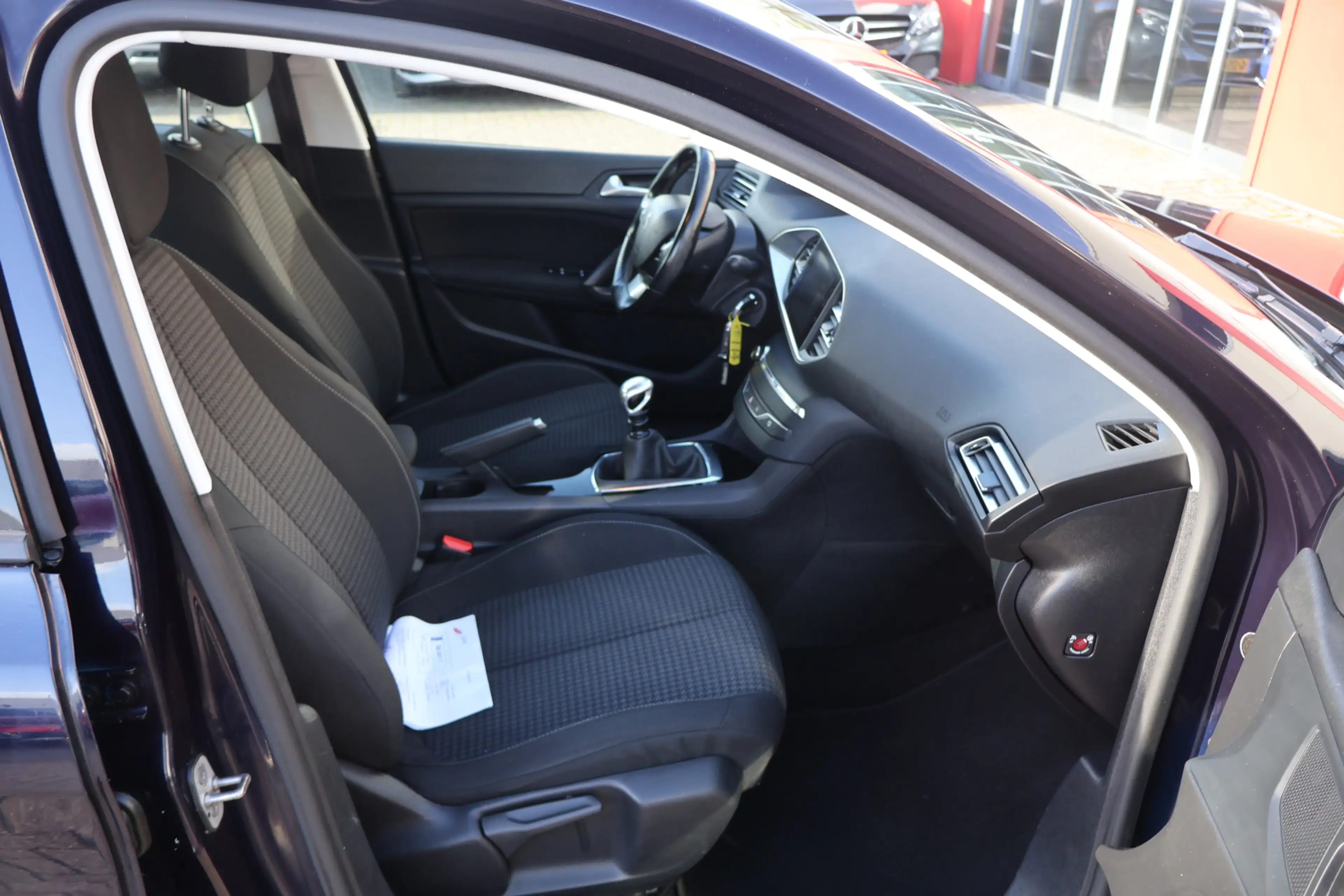 Peugeot 308 1.6 BlueHDi Blue Lease — photo 14