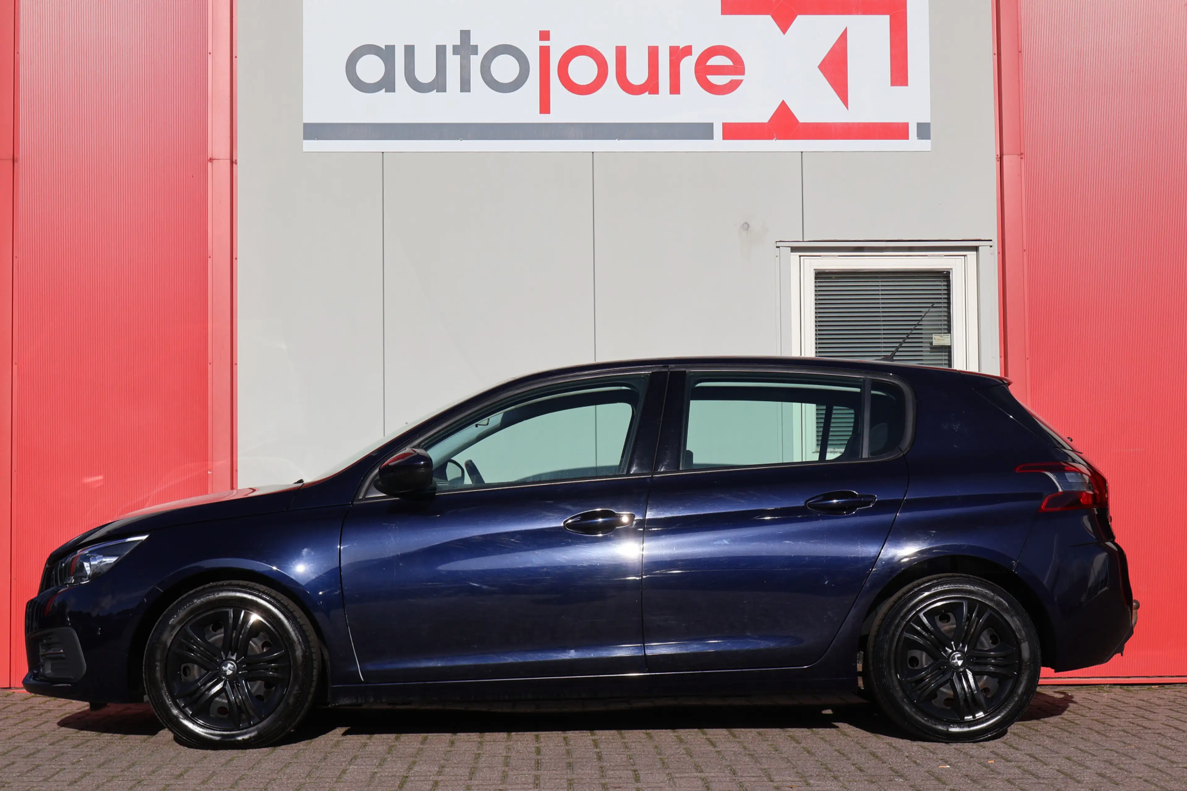 Peugeot 308 1.6 BlueHDi Blue Lease — photo 3
