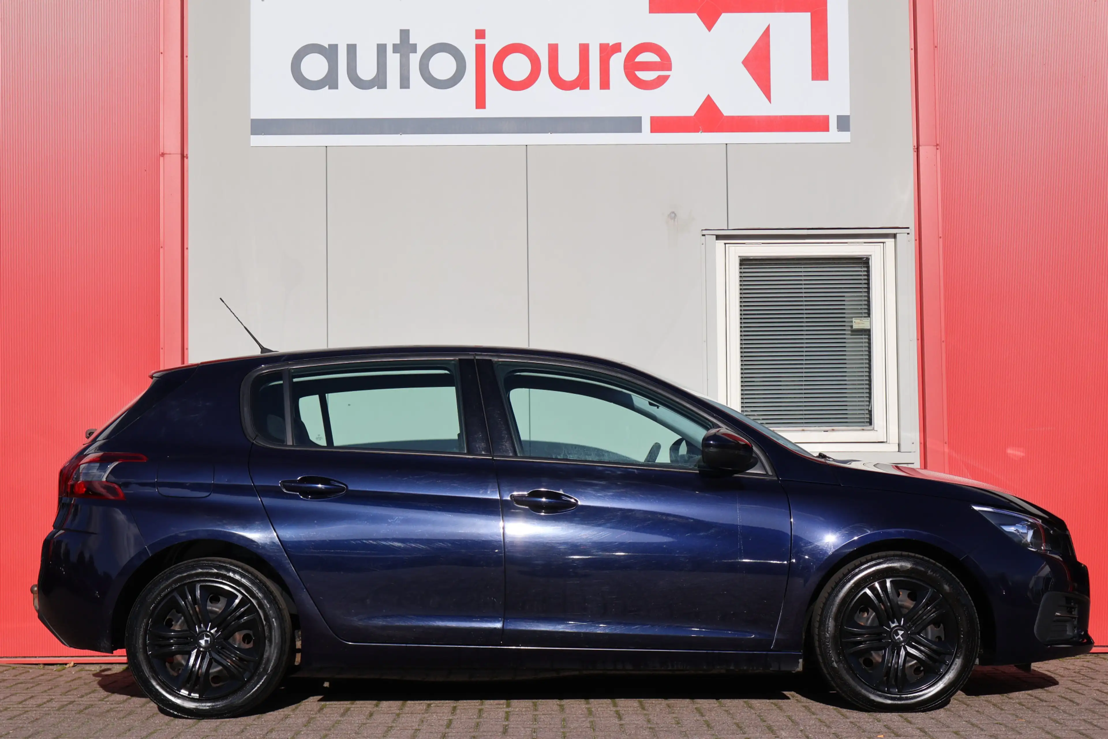Peugeot 308 1.6 BlueHDi Blue Lease — photo 2