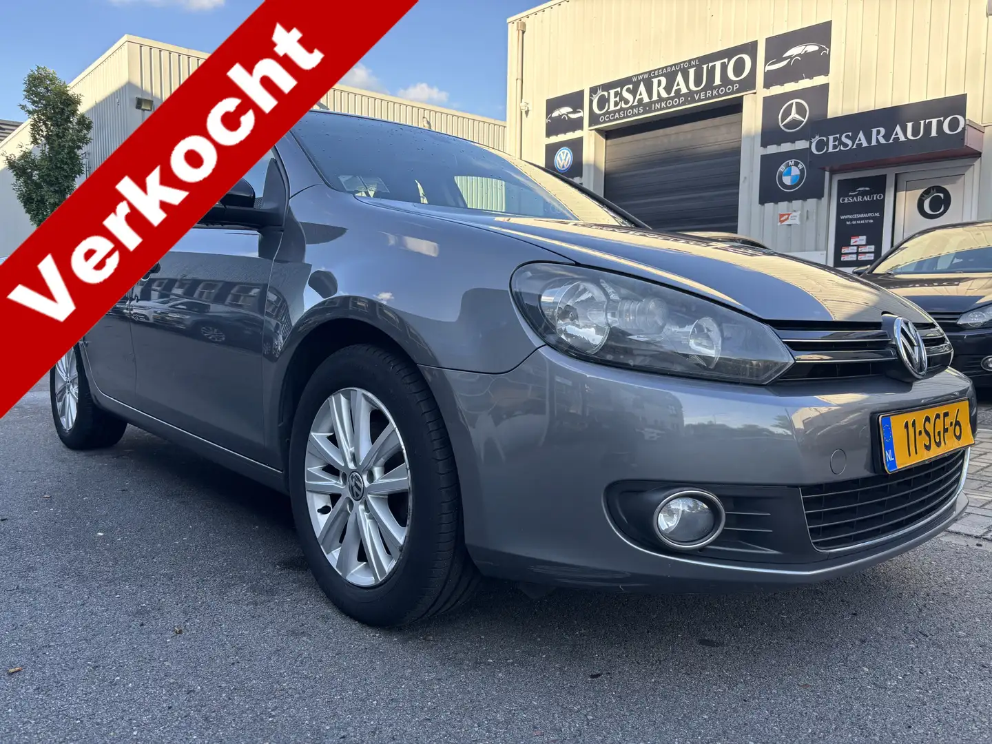 Volkswagen Golf 1.2 TSI Style BlueMotion AUTOMAAT / 159 DKM / DEAL Grau - 1