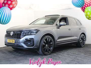 3.0 TDI R-Line |Pano|Trekhaak|Achterbank verw.| *P