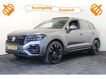 3.0 TDI R-Line |Pano|Trekhaak|Achterbank verw.|