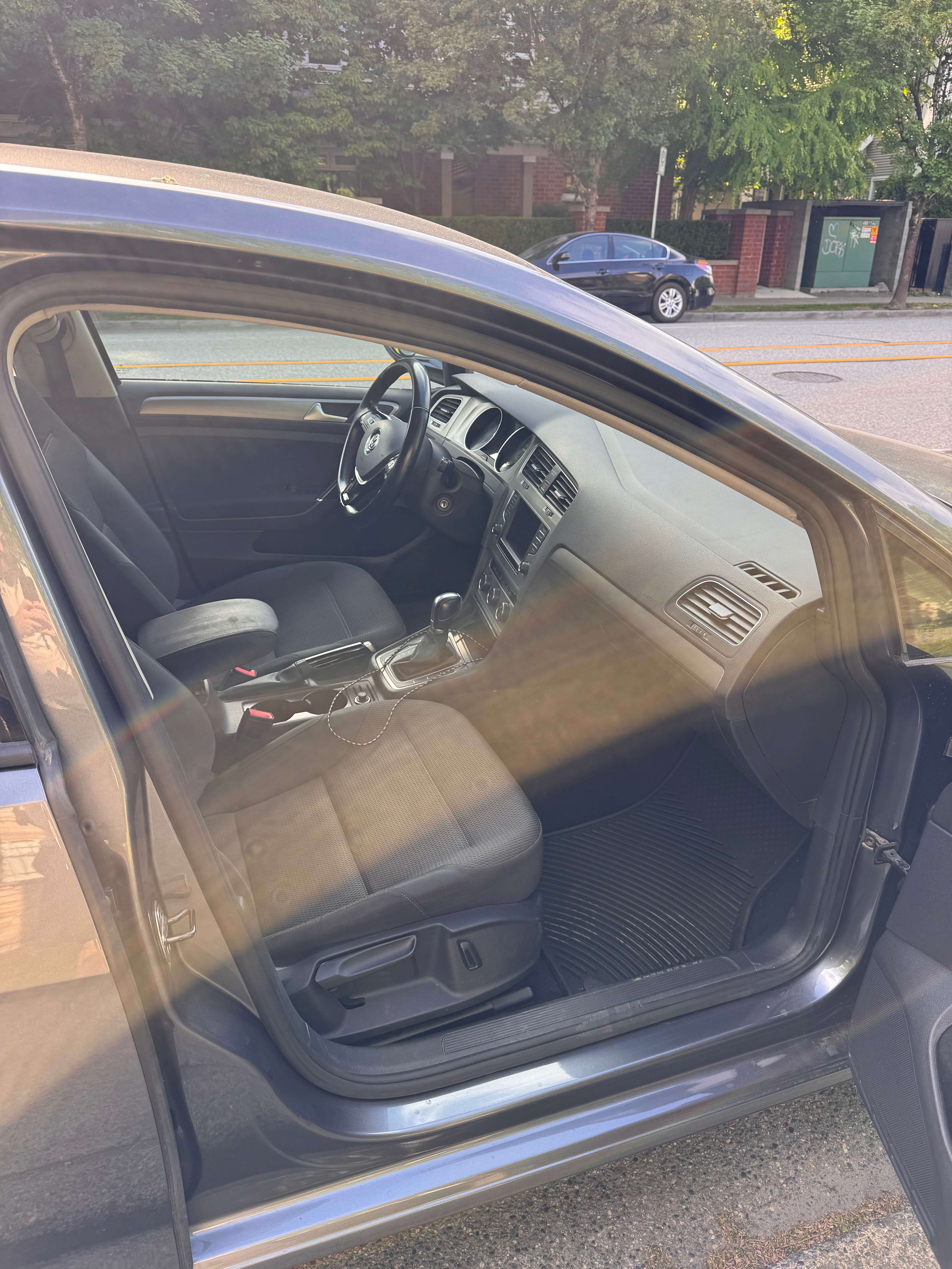 2017 Volkswagen Golf Trendline thumb 9