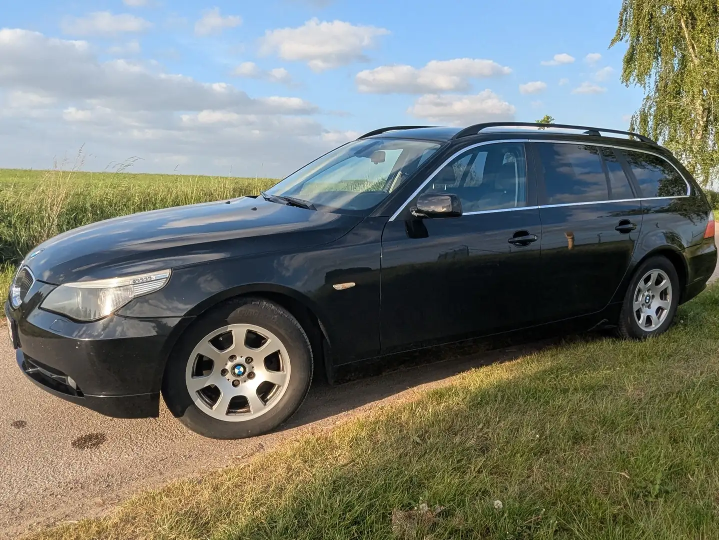 BMW 520 520d Touring Aut. Schwarz - 1