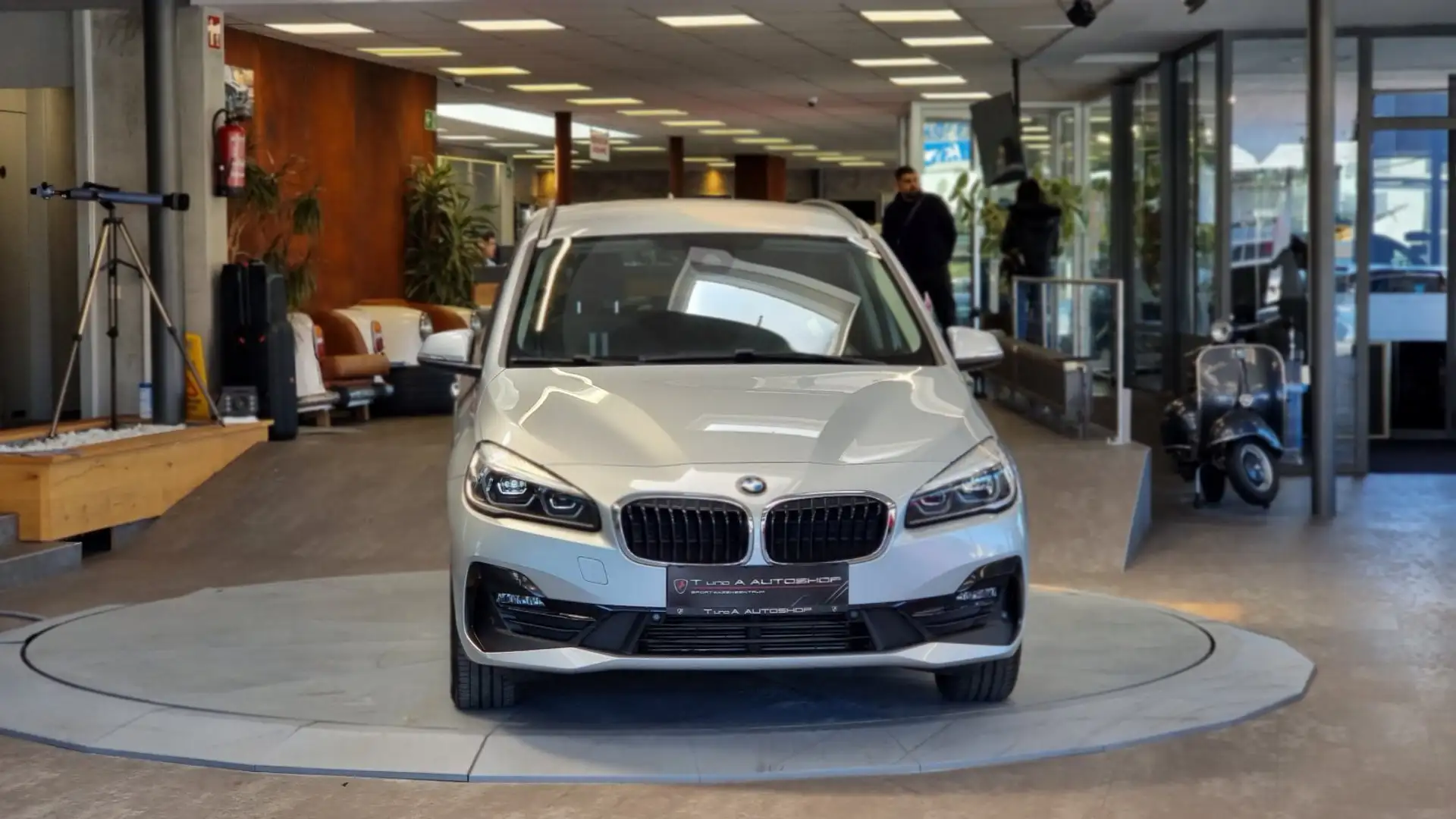 BMW 216 Gran Tourer Aut. *Navi*Kamera*17Zoll*Dachreling* Grau - 2