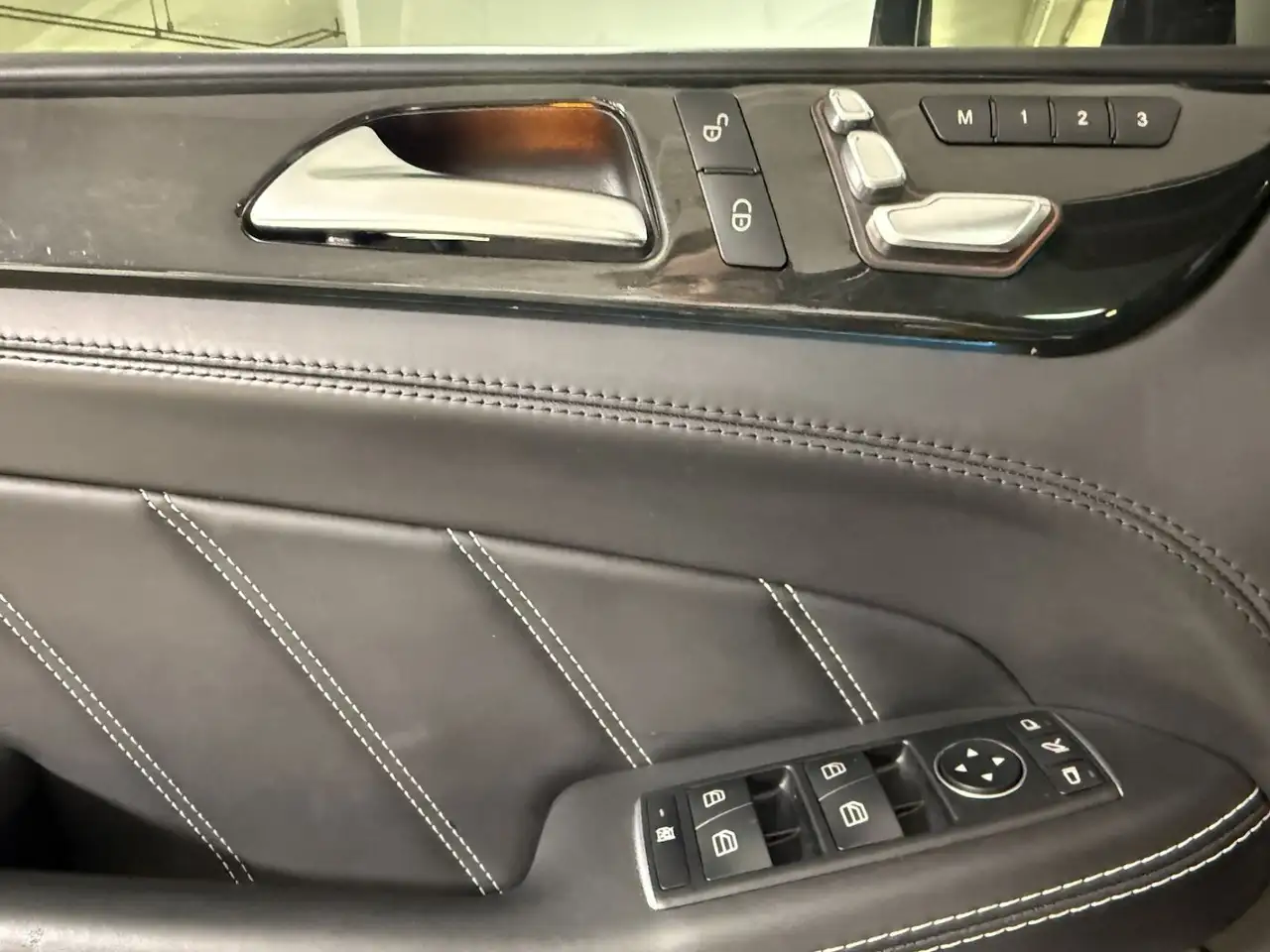 Mercedes-Benz GLE снимка Mercedes-Benz GLE