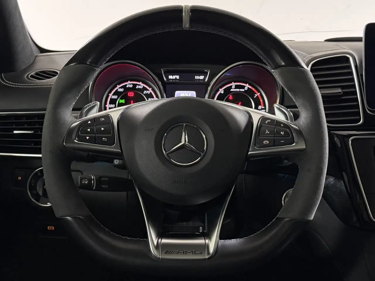Mercedes-Benz GLE снимка Mercedes-Benz GLE