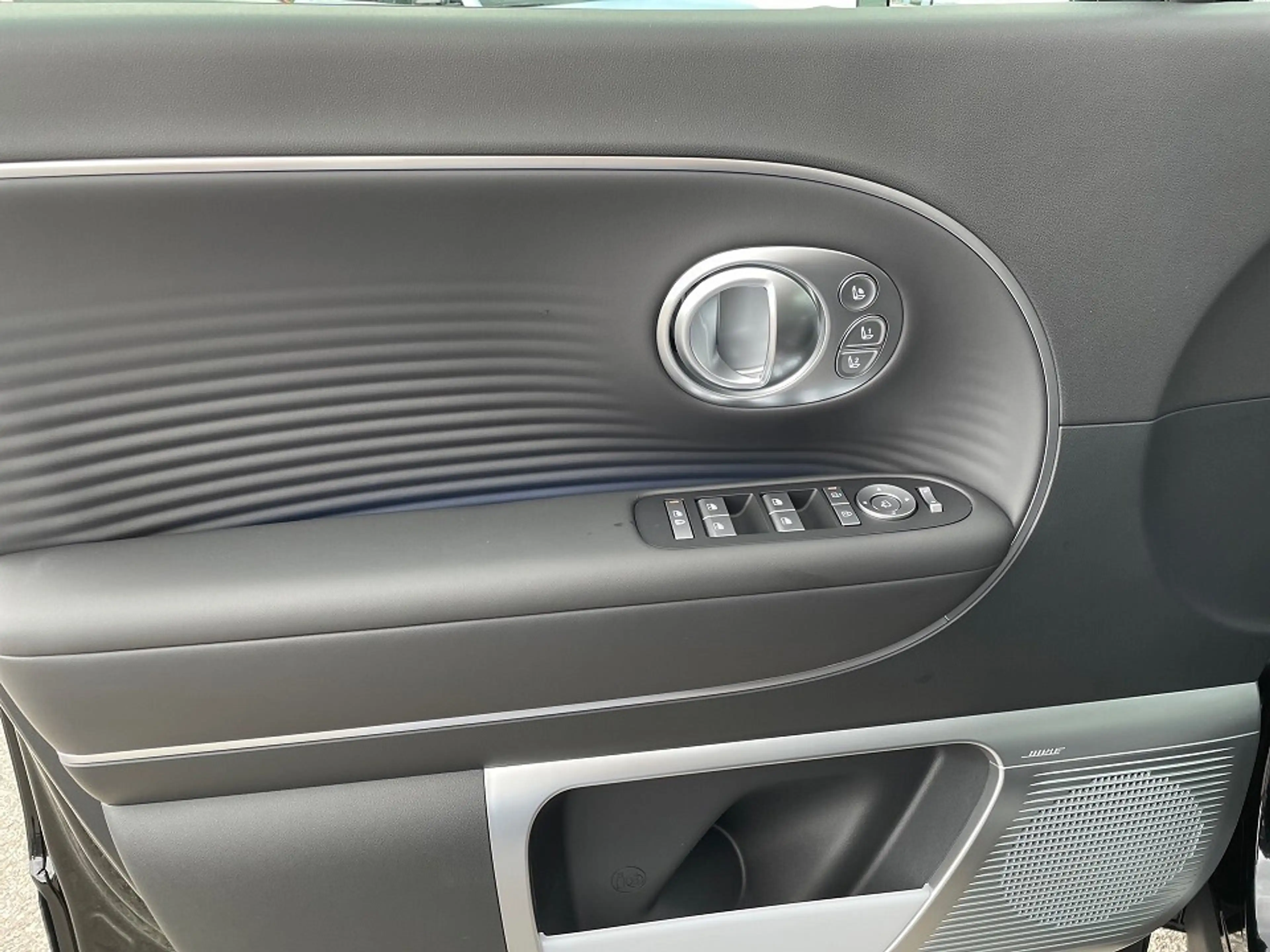 Hyundai IONIQ 9 Prestige Line 110 kWh 2WD 96p71-O2 inkl V2 — photo 12