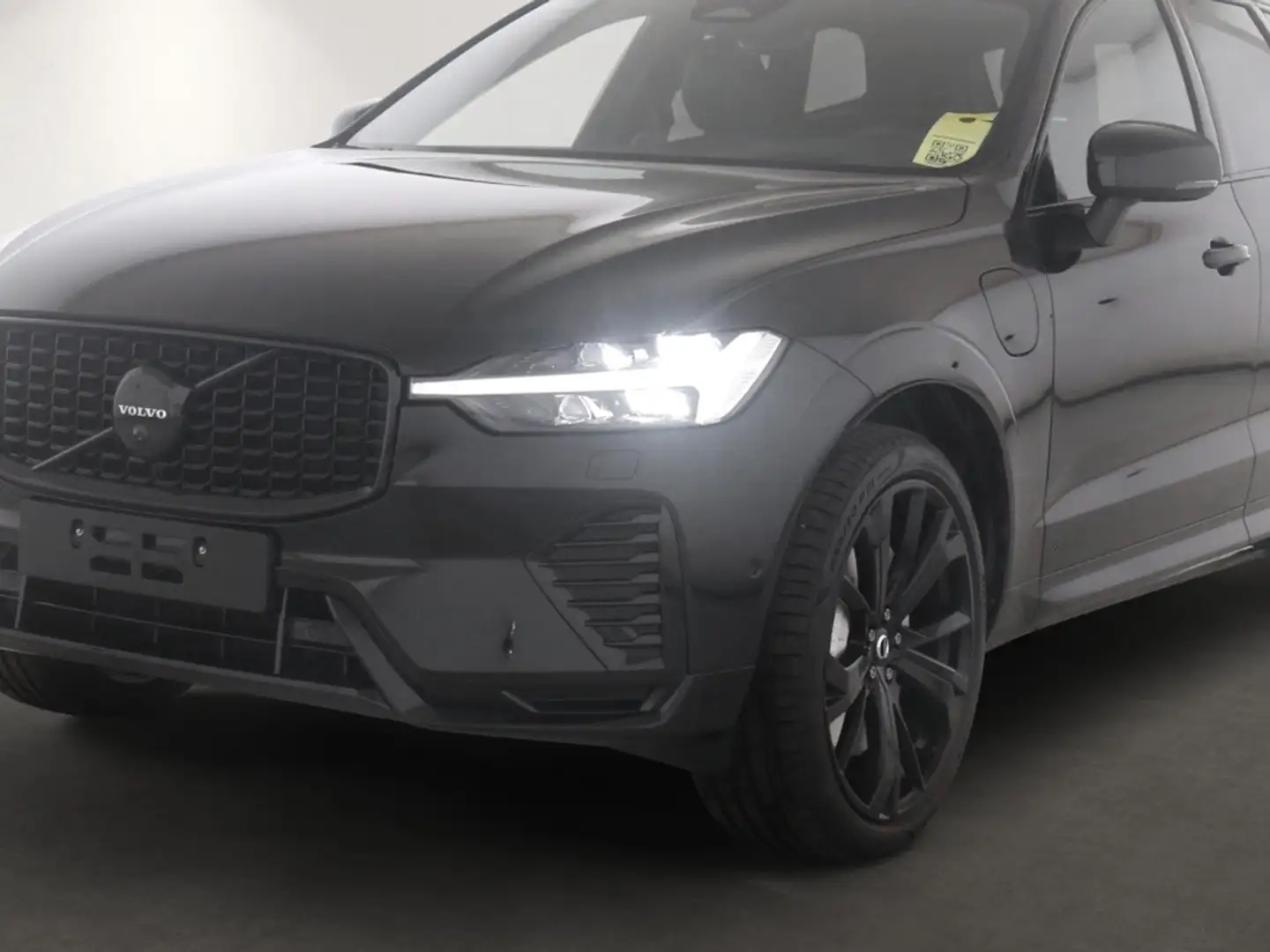 Volvo XC60 T8 Plus Black Edition Plug-In Hybrid AWD EU6e Pano Schwarz - 2