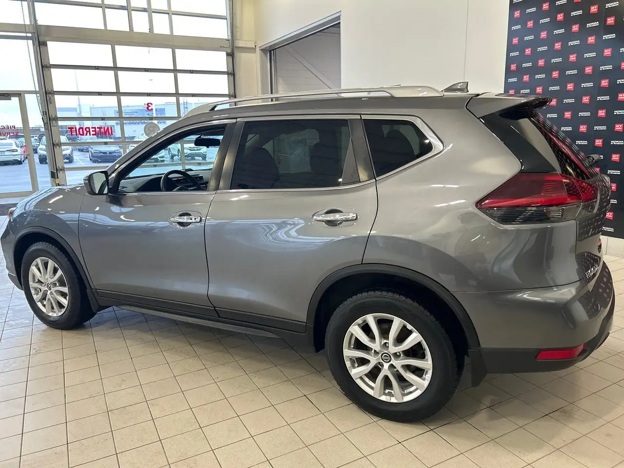 Nissan Rogue снимка Nissan Rogue