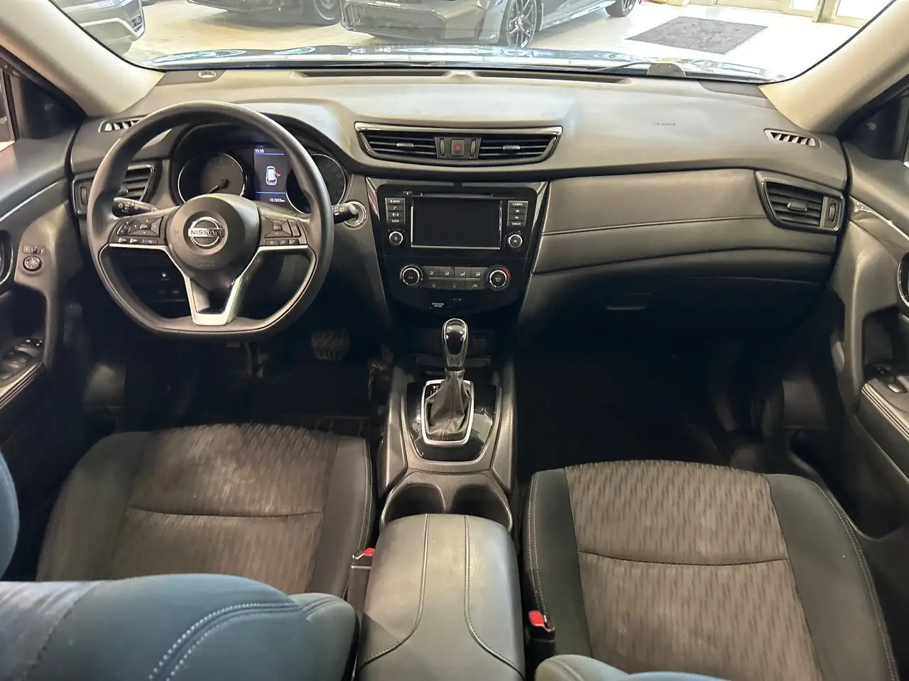Nissan Rogue снимка Nissan Rogue
