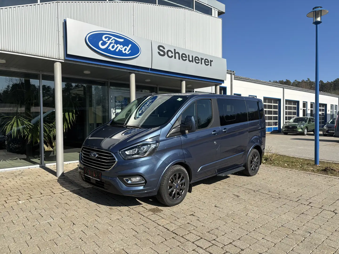 Ford Tourneo Custom 320 L1 Tourneo Titanium Blau - 1