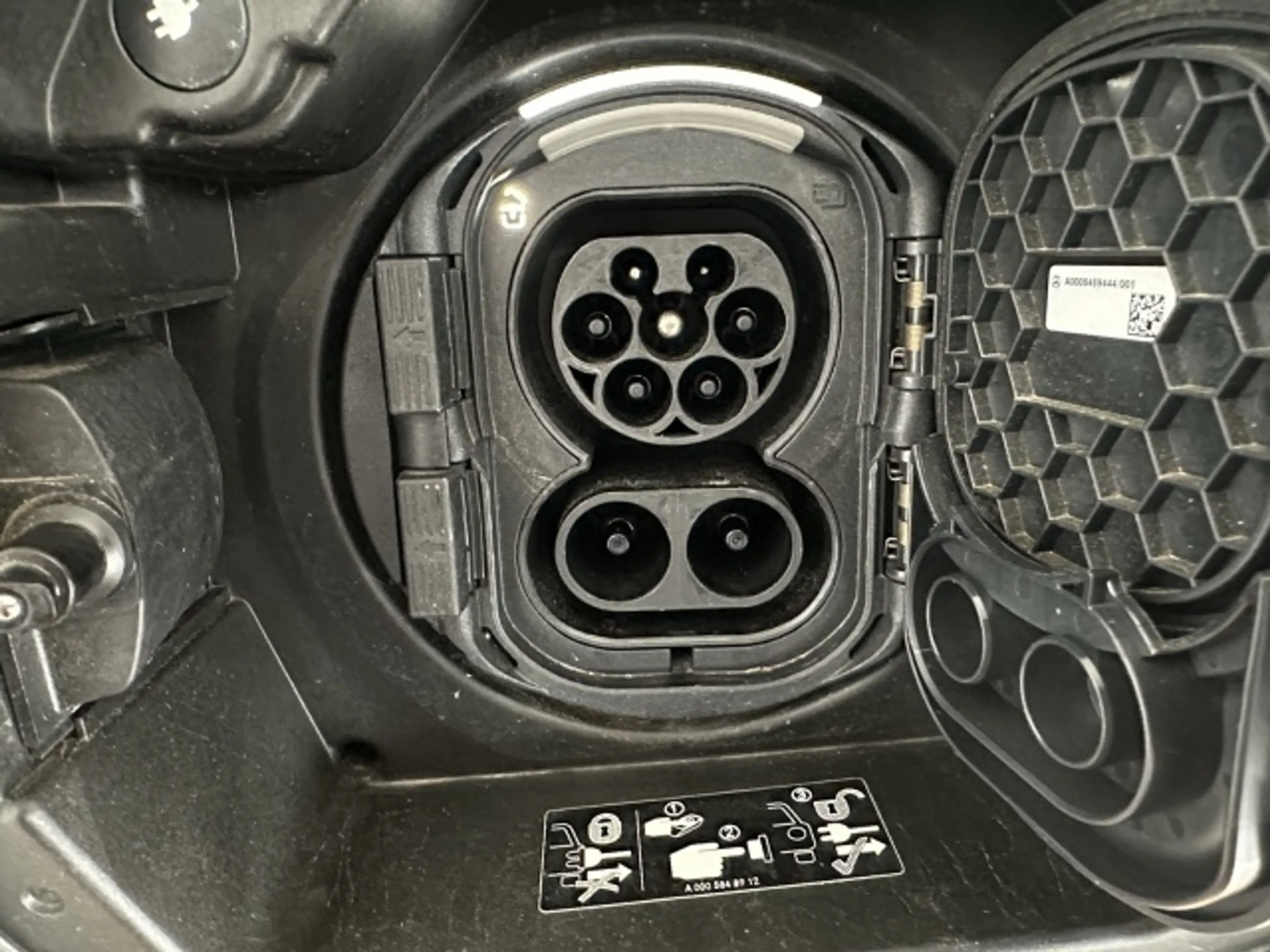 Mercedes-Benz EQB 300 EQB 300 4M Progressive MEMORY+KAMERA+LENKRADHZG. — photo 11