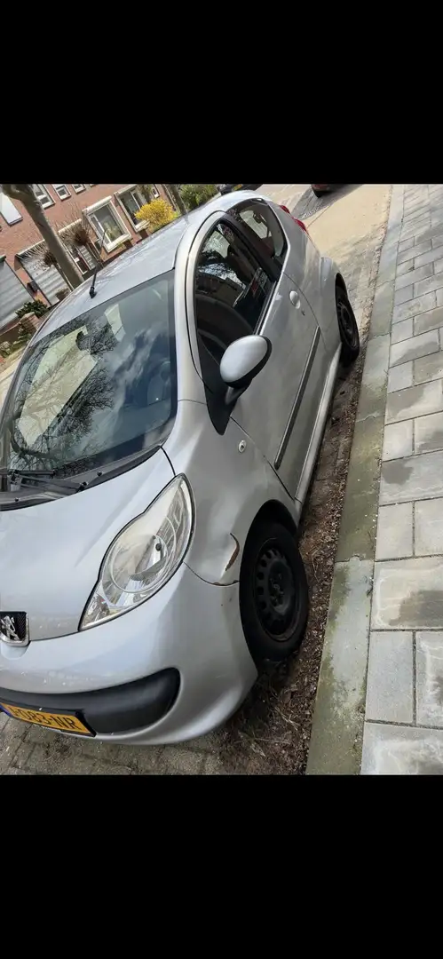 Peugeot 107 1.0-12V XR Grijs - 1