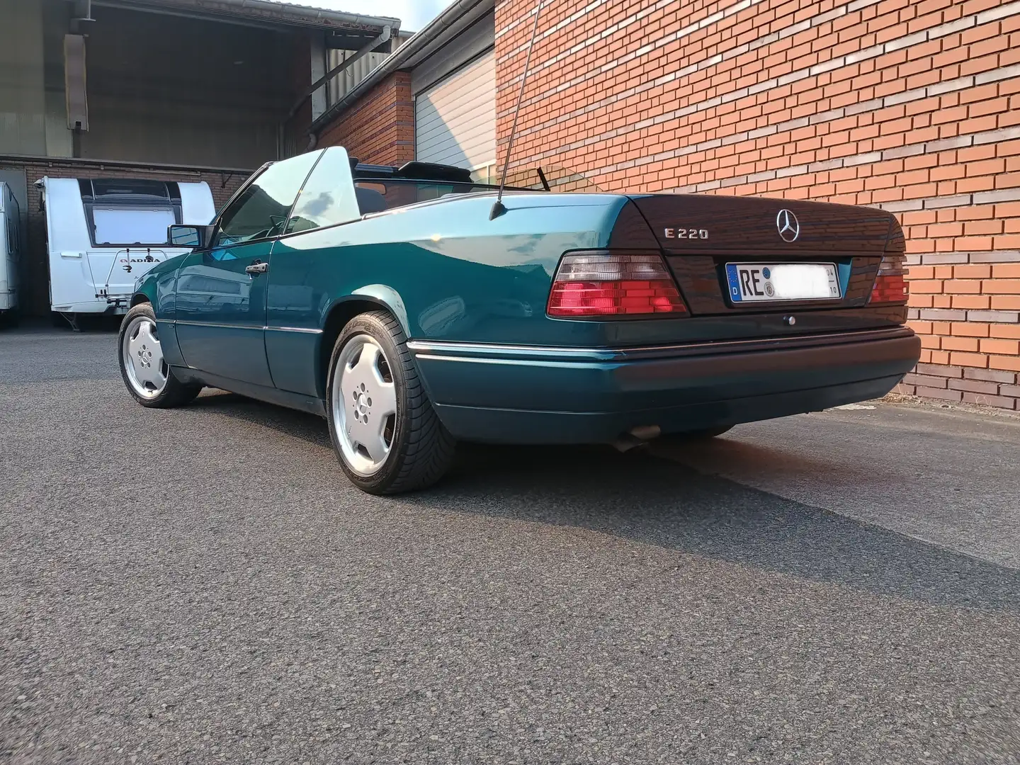 Mercedes-Benz E 220 E-Klasse Final Edition Grün - 2