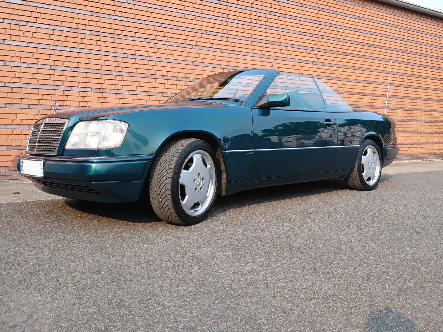 Mercedes-Benz E 220 E-Klasse Final Edition Grün - 1