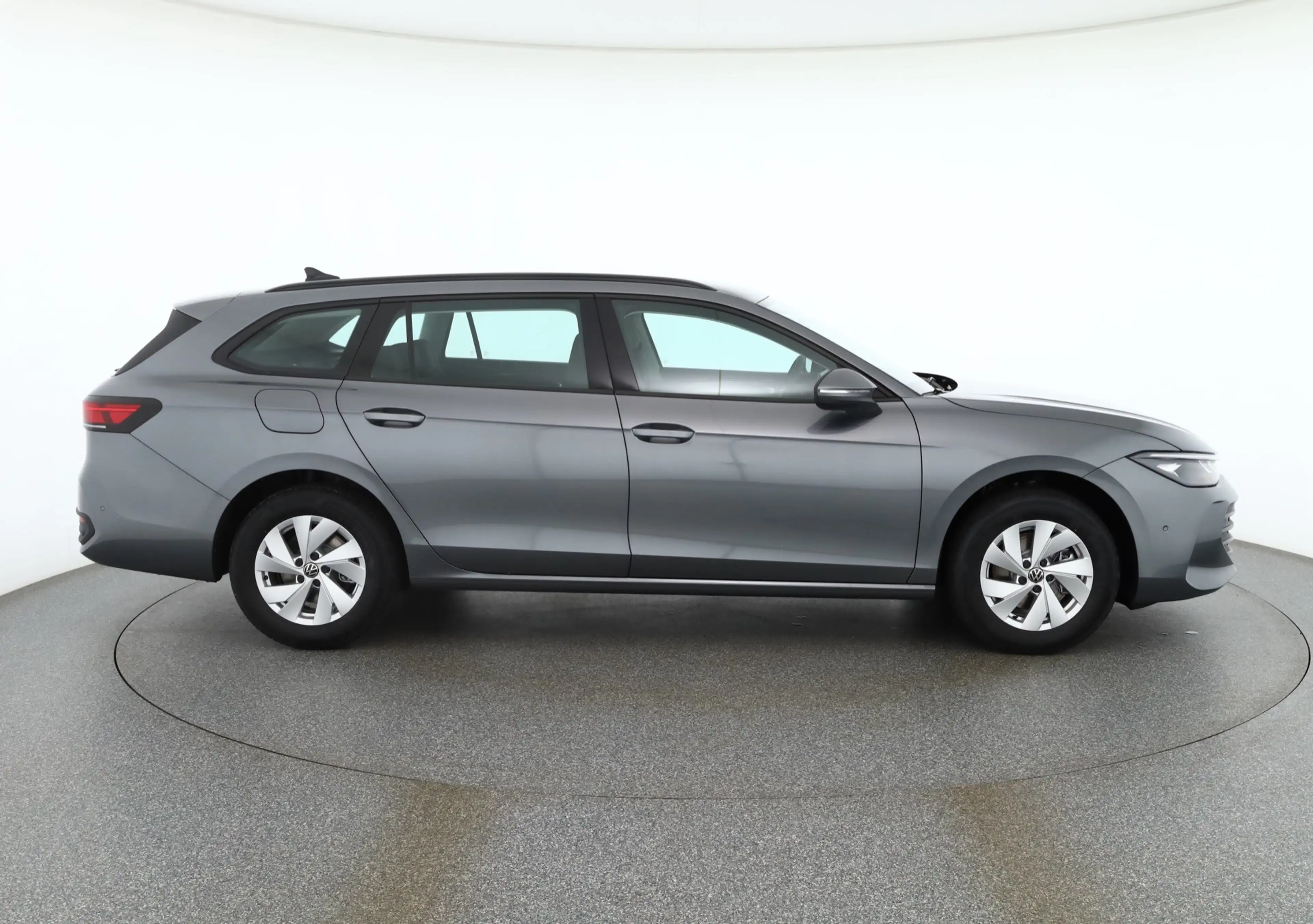 Volkswagen Passat Variant 1.5 eTSI DSG LED ACC AHK — photo 6