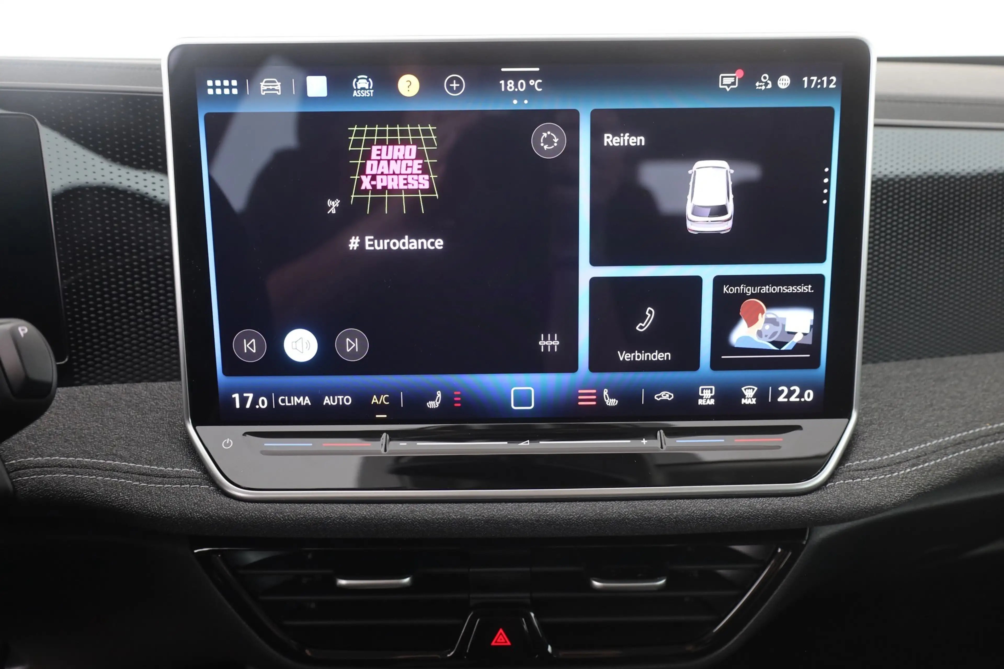 Volkswagen Passat Variant 1.5 eTSI DSG LED ACC AHK — photo 11