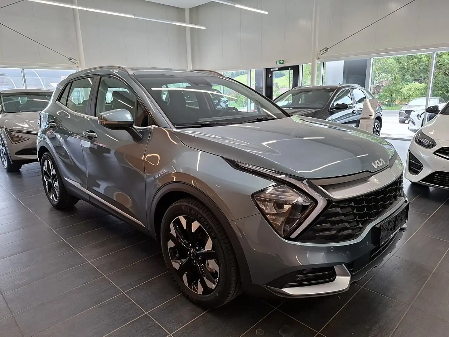 Kia Sportage 1,6 TGDI PHEV AWD Silber Aut. Grau - 2