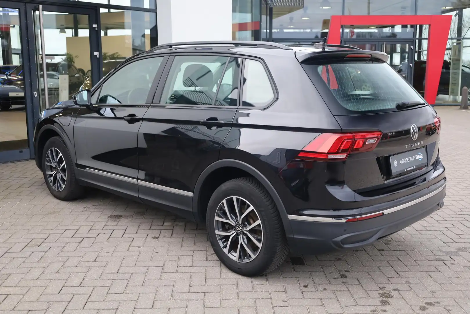 Volkswagen Tiguan 1.4 TSI eHybrid Life wegklapbare trekhaak elektris Zwart - 2