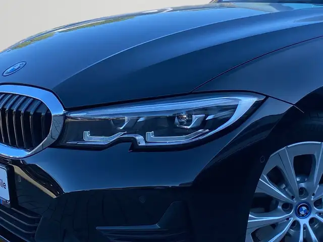 BMW 3 Series view 5