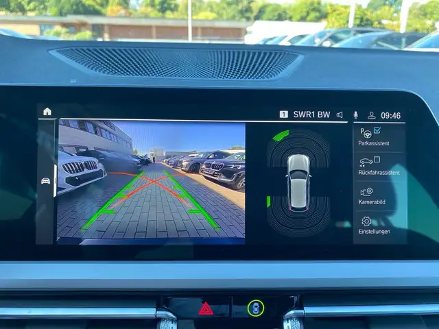 BMW 3 Series view 14
