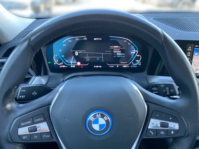 BMW 3 Series view 8