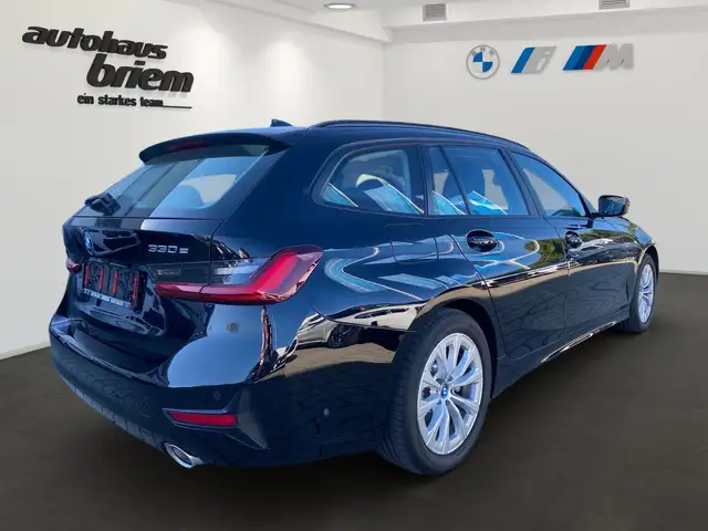 BMW 3 Series view 3