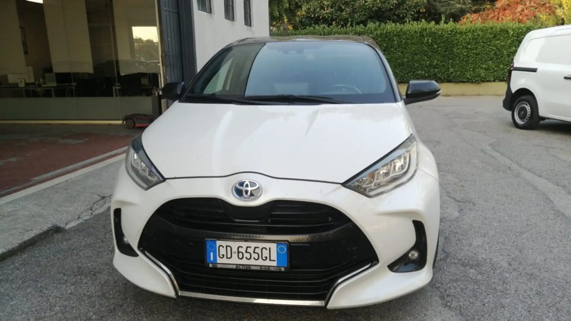 Toyota Yaris 1.5 Hybrid 5 porte Active Plus Blanc - 1