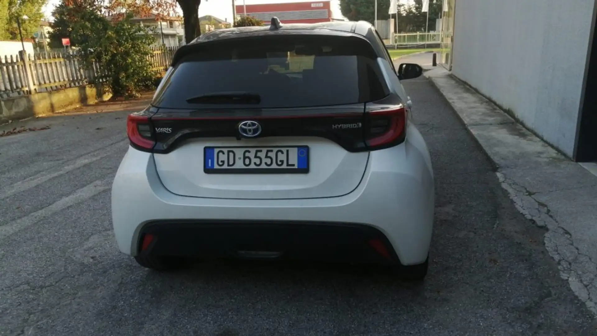 Toyota Yaris 1.5 Hybrid 5 porte Active Plus Blanc - 2