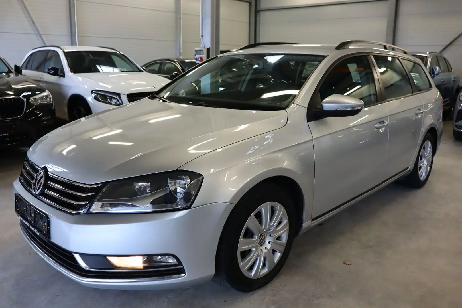 Volkswagen Passat Variant BlueMotion AHK Klimaautomatik SHZ Gümüş rengi - 1