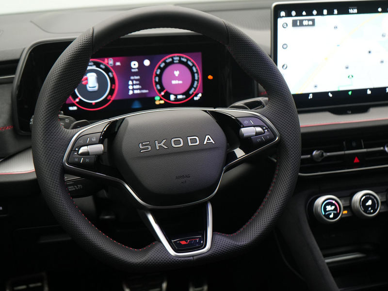 Skoda Kodiaq RS MATRIX AHK STANDHZ ACC KAM360° PANO — photo 11