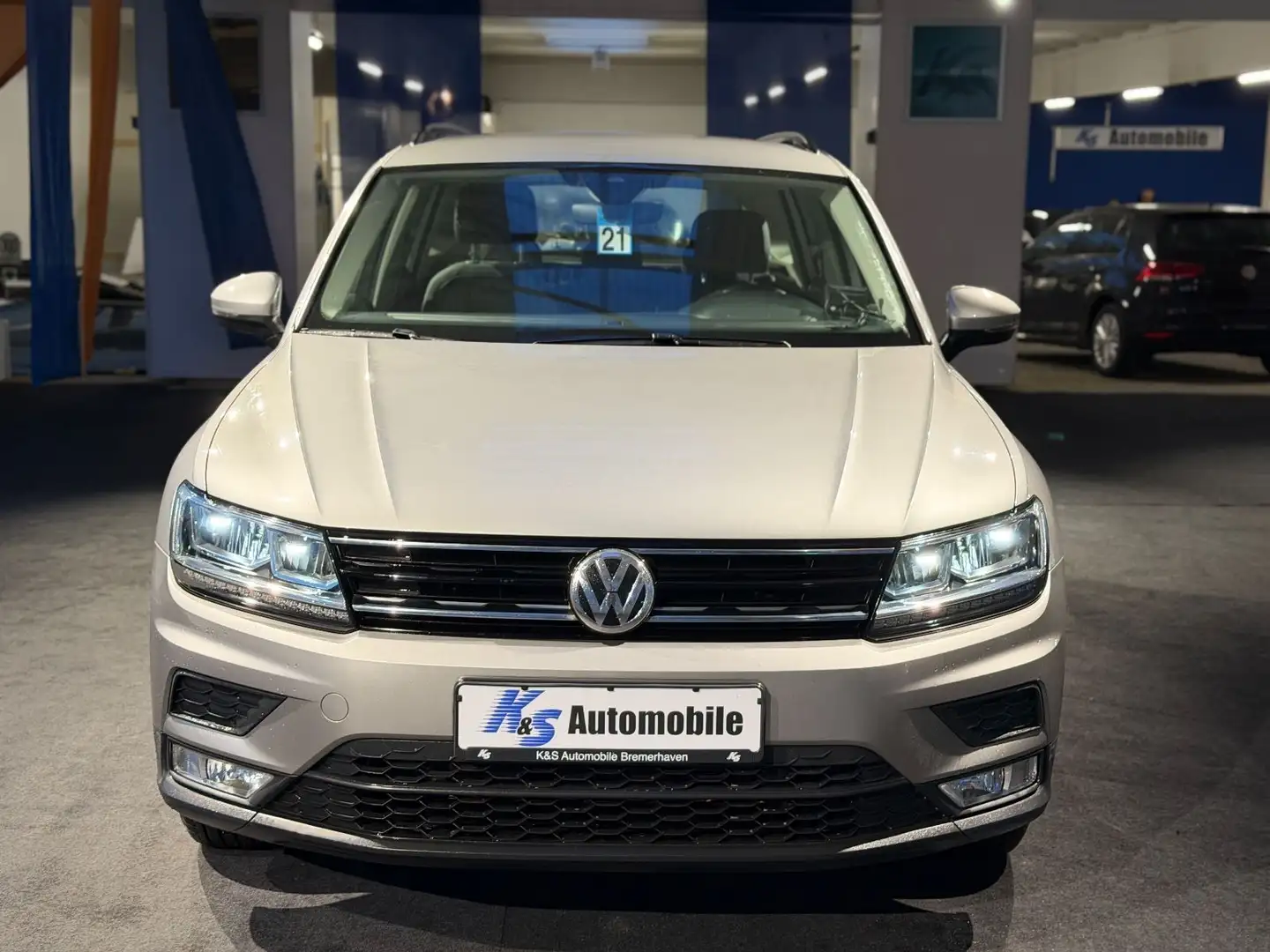 Volkswagen Tiguan Trendline*MASSAGE*ALCANTARA*SITZH.*AHK* Silber - 2