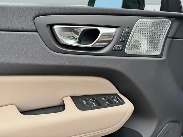 Volvo XC60 Ultra, T6 AWD Plug-in Hybrid, Elektrisch/Benzin, Dark Ansicht 11