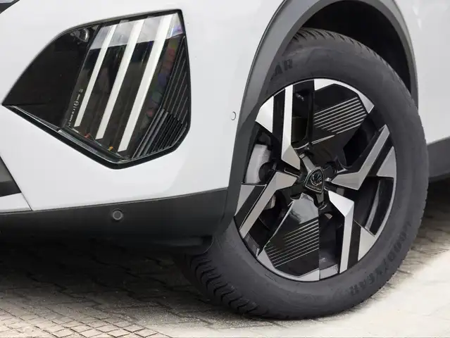 Peugeot 2008 view 5