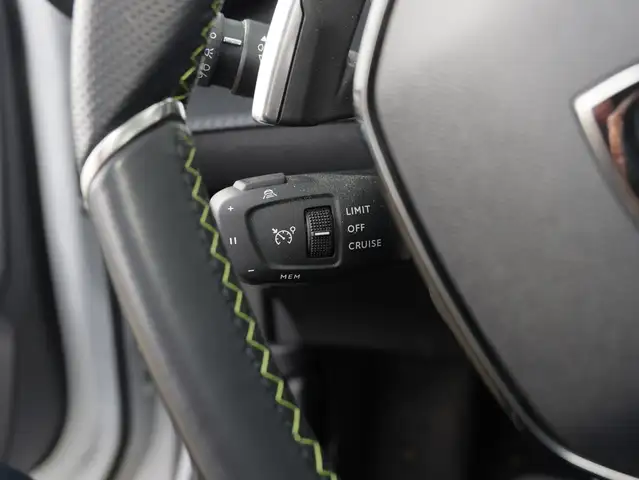 Peugeot 2008 view 8
