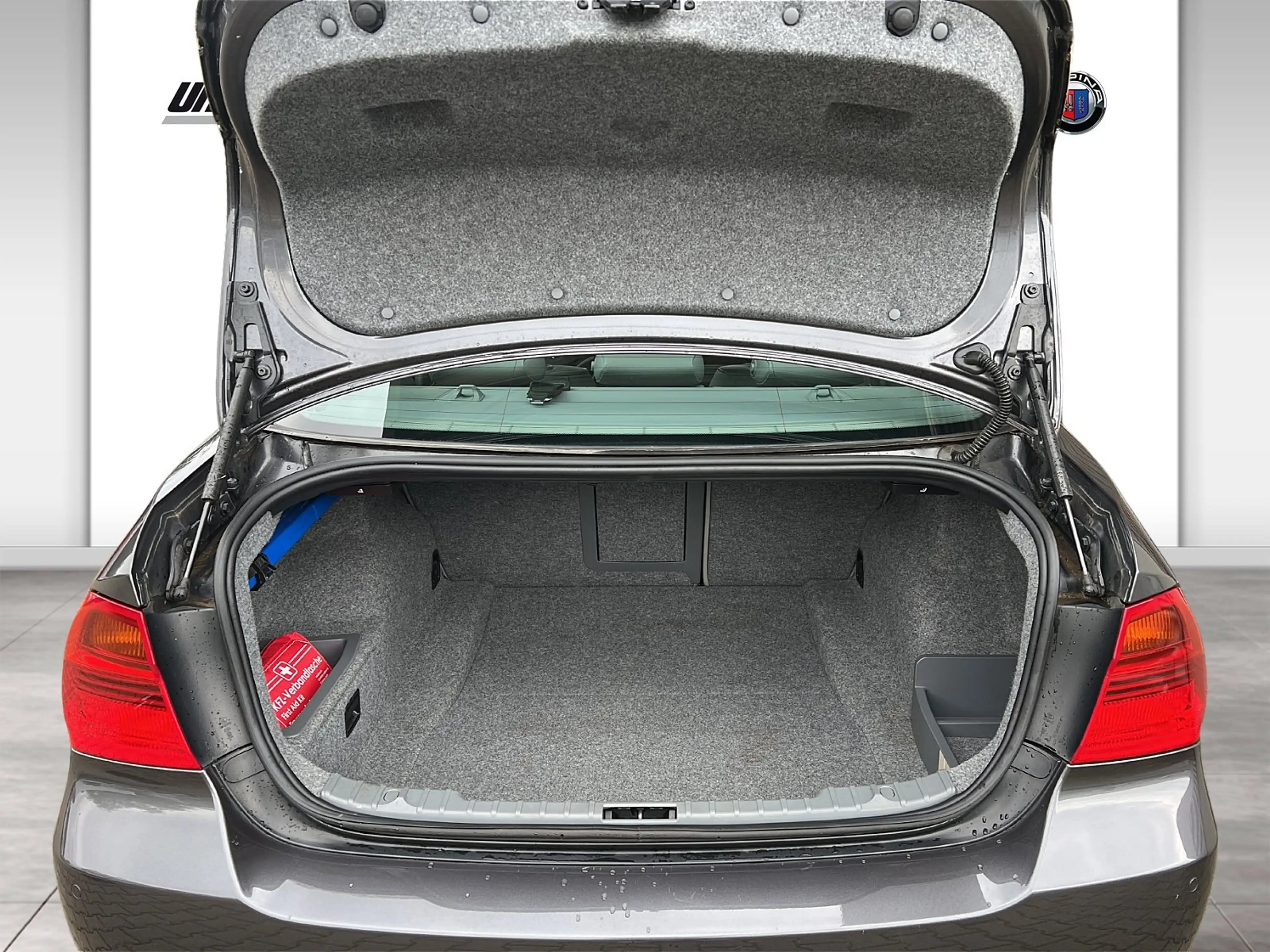 BMW 325 i xDrive — photo 12