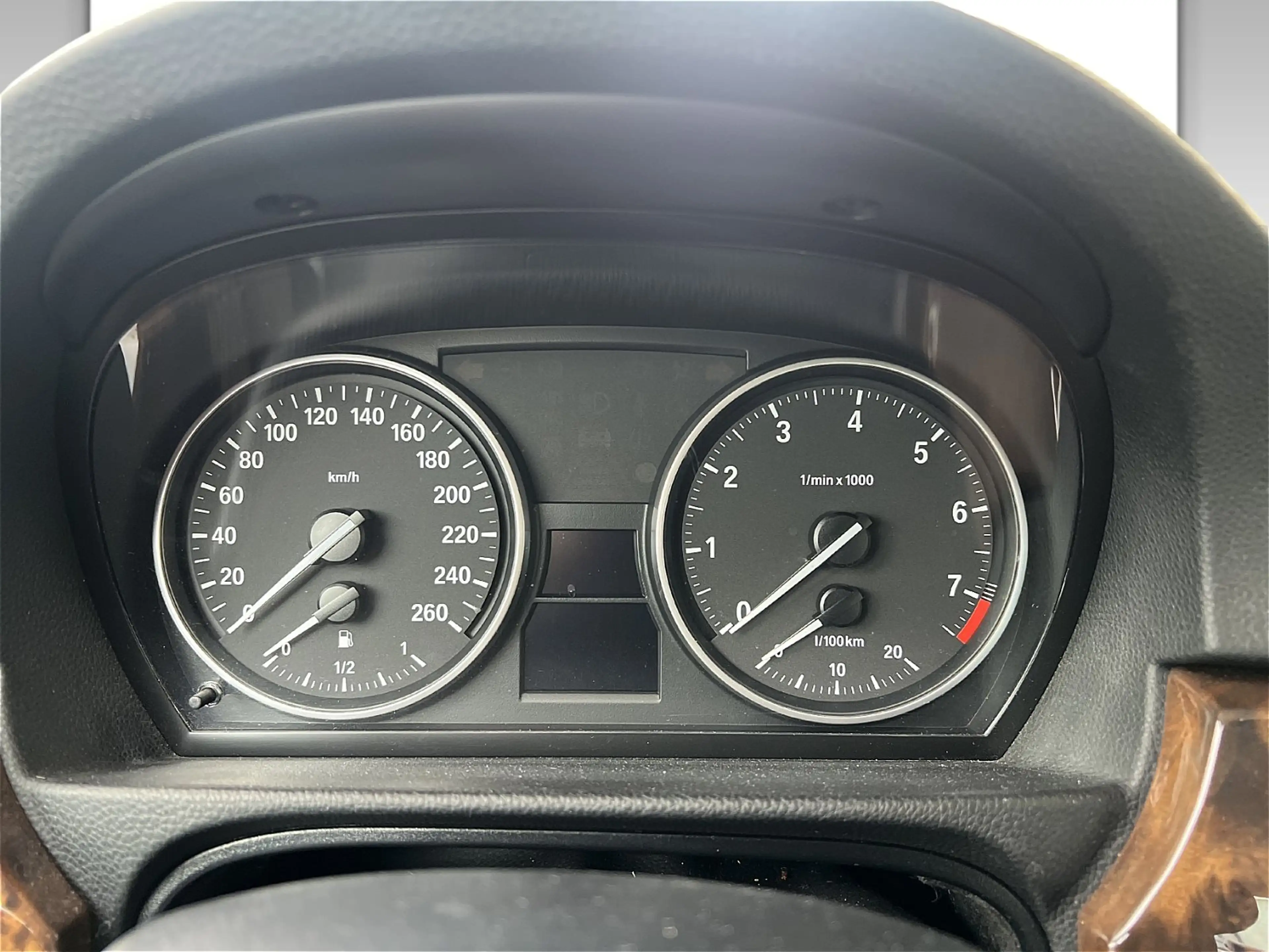 BMW 325 i xDrive — photo 9