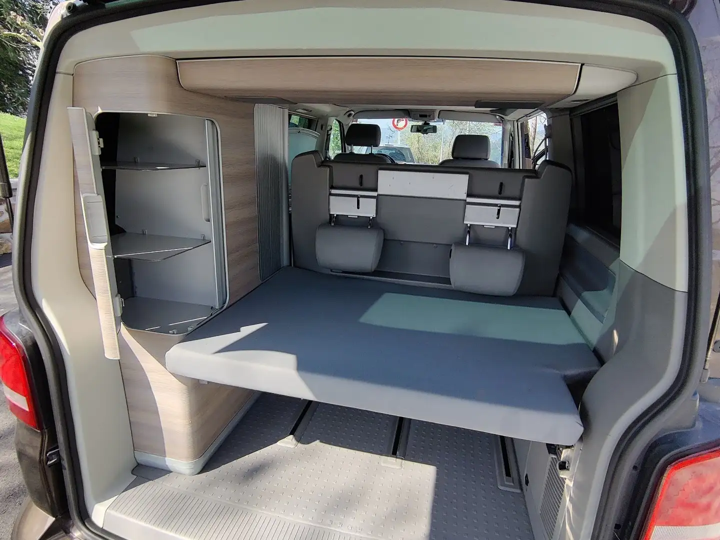 Volkswagen T5 California 2.0Bi-TDI BMT Comfortline Edition - 2