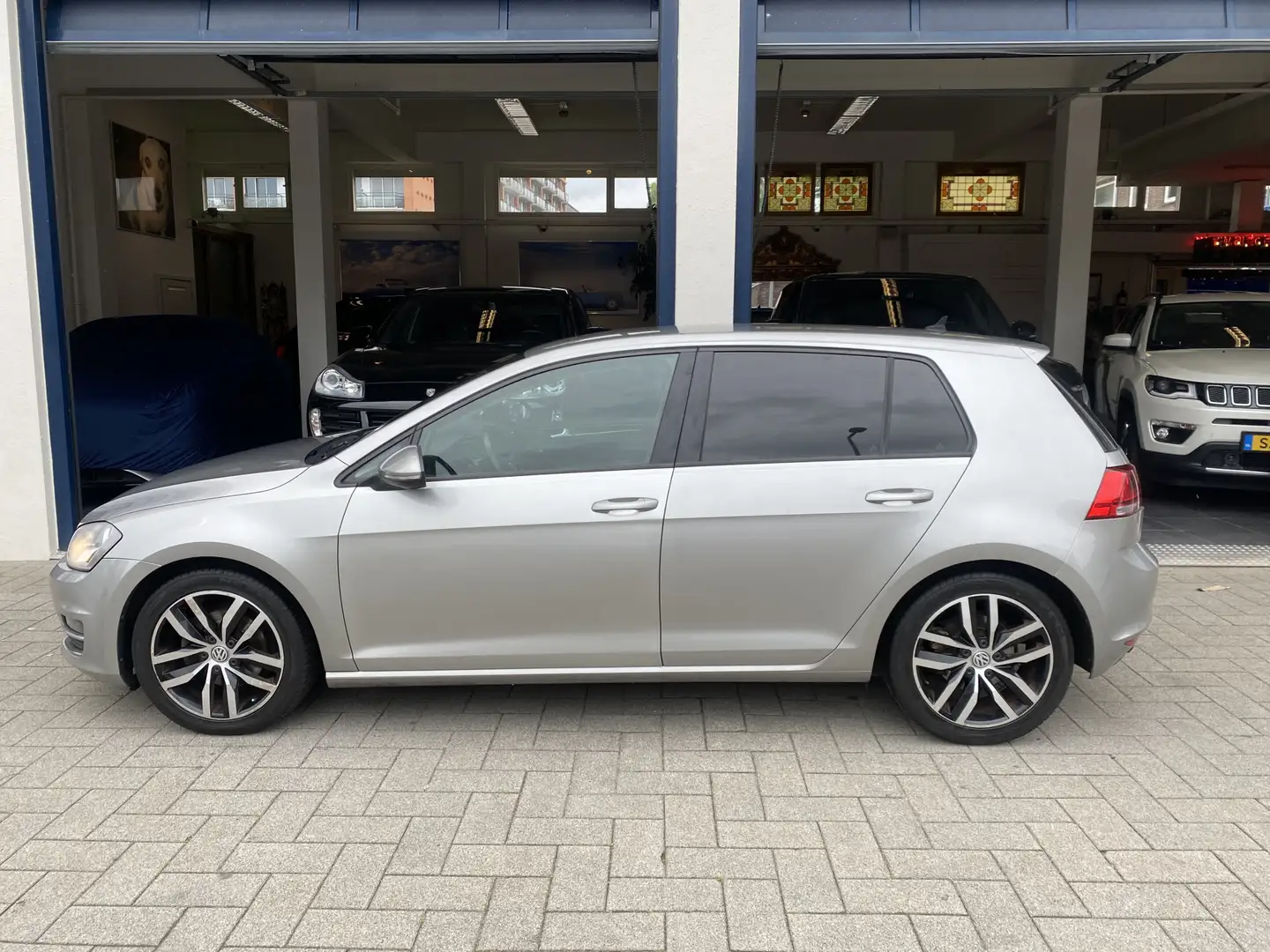 Volkswagen Golf 1.4 TSI Highline 5-DEURS/AUTOMAAT Grau - 2