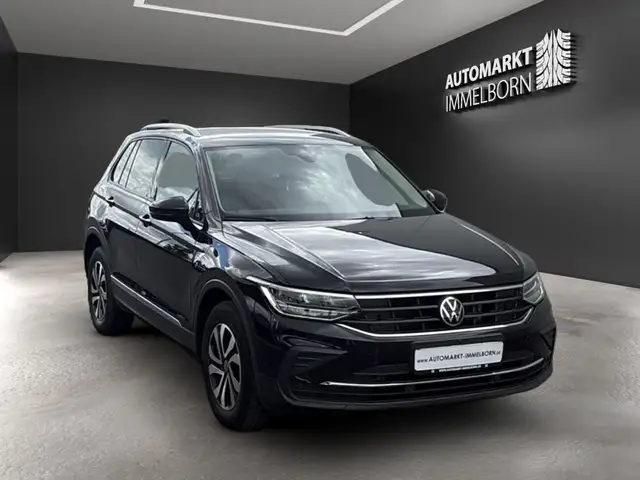 Volkswagen Tiguan view 2