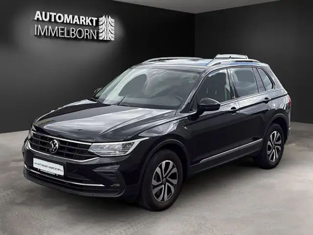 Volkswagen Tiguan view 4