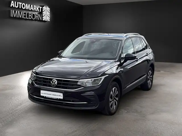 Volkswagen Tiguan view 3