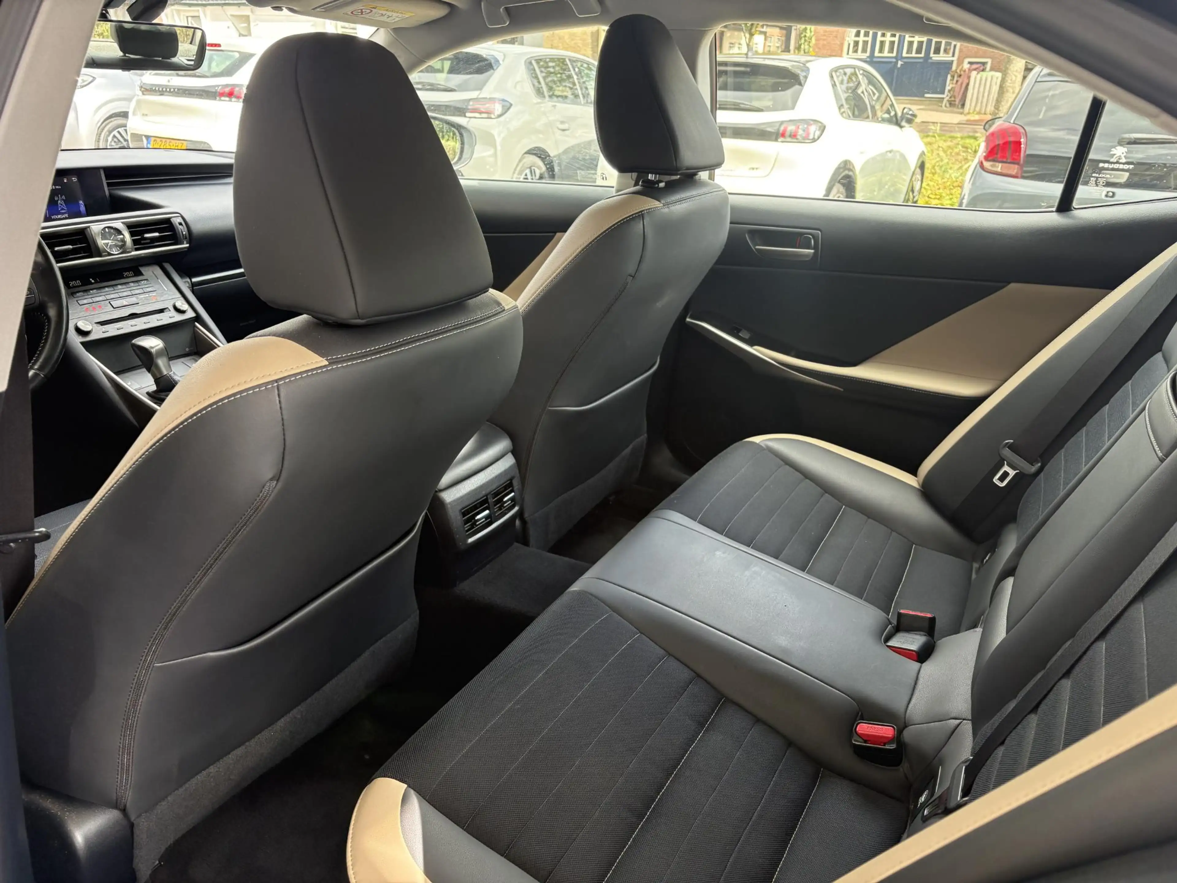 Lexus IS 300 300h Hybrid Sport Edition | Dealeronderhouden | Ac — photo 14