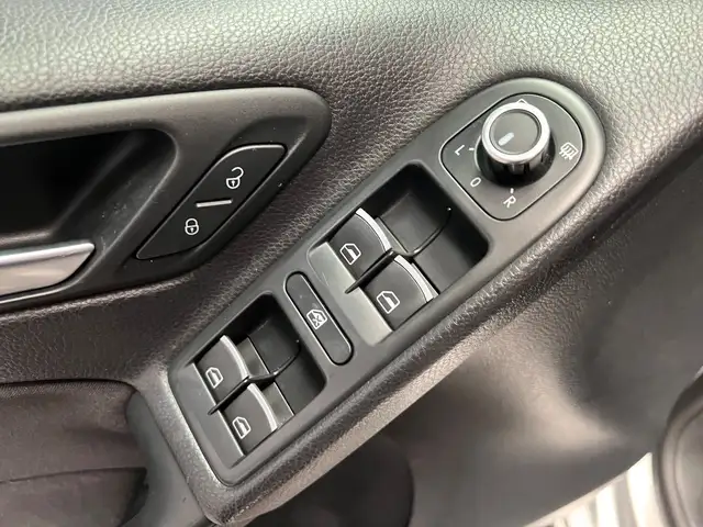 Volkswagen Golf view 20