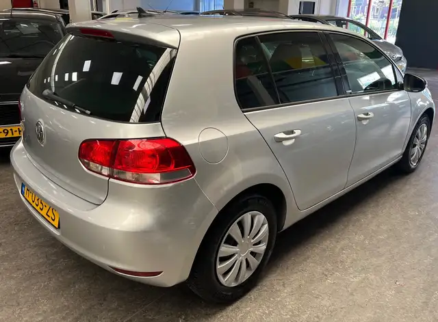 Volkswagen Golf view 9